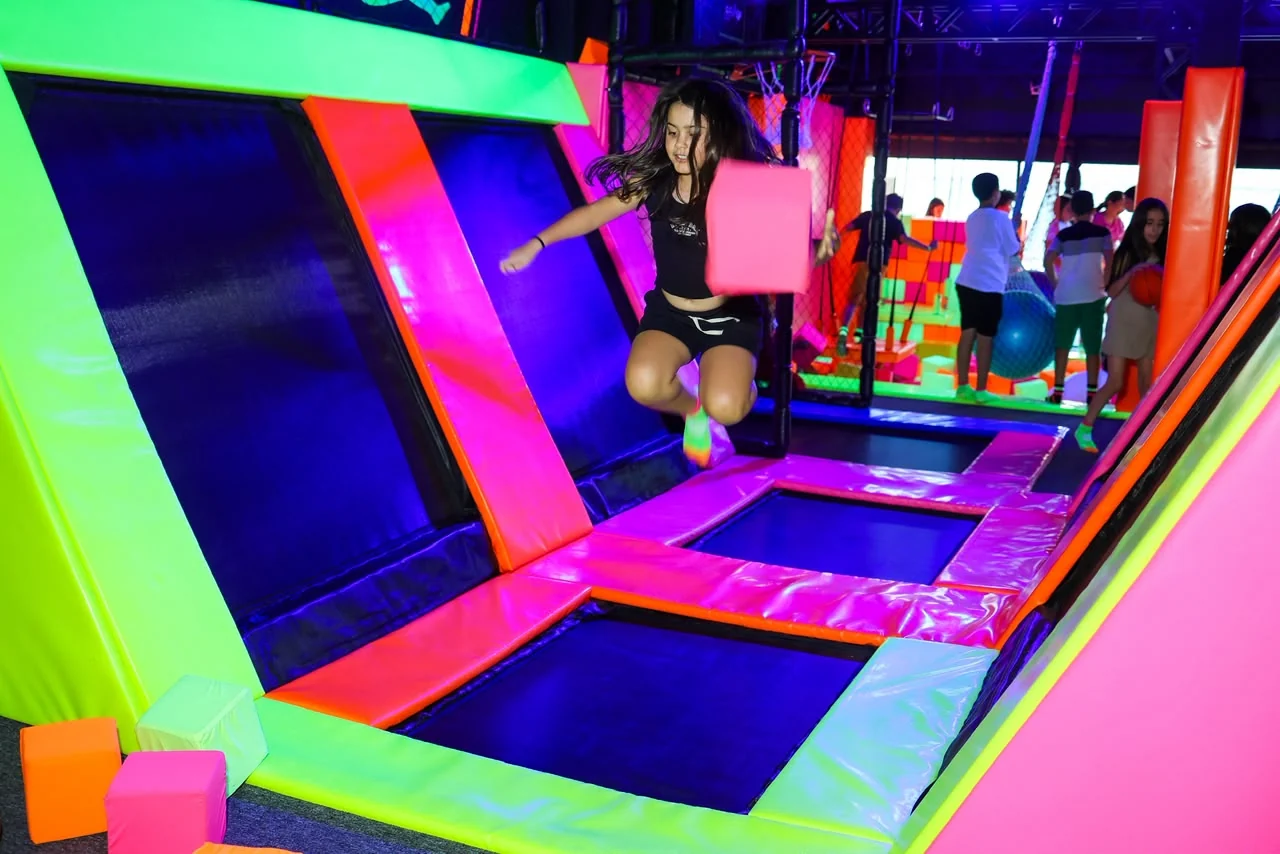 Jumper brinca nos trampolins da ARENA VIP